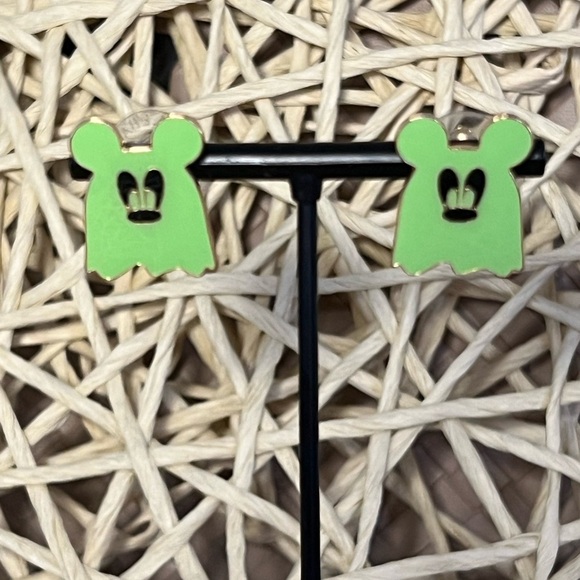 DISNEY X BAUBLEBAR • GLOW IN THE DARK • GHOST STUD EARRINGS - Picture 3 of 6